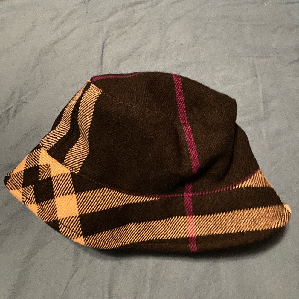 Burberry bucket hat.